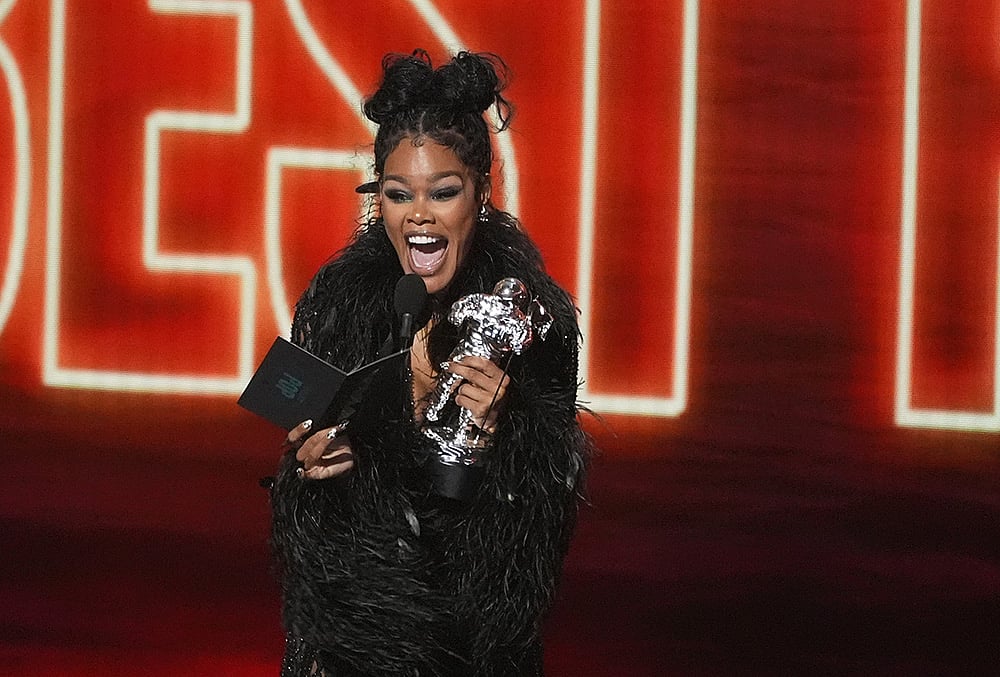 2026 MTV VMAs - Teyana Taylor presents the award for best pop