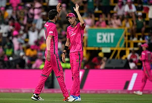 | Photo: AP/Themba Hadebe : South Africa's Duan Jansen, right, celebrates with his brother Marco Jansen after he took a catch during the second one day international cricket match between South Africa and Australia, in Johannesburg, South Africa, Sunday, Sept. 27, 2026.