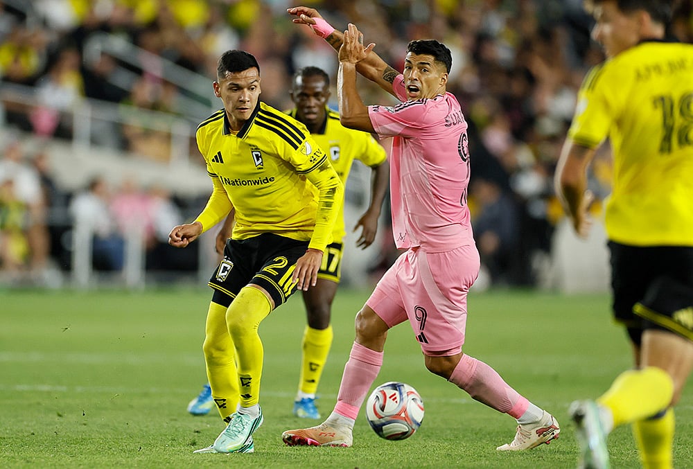 Columbus Crew's Anass Zaroury, left, steals the ball from Inter Miami's Luis Suarez (9) during the second half of an MLS soccer match, Sunday, Sept. 27, 2026, in Columbus, Ohio.  - | Photo: AP/Jay LaPrete