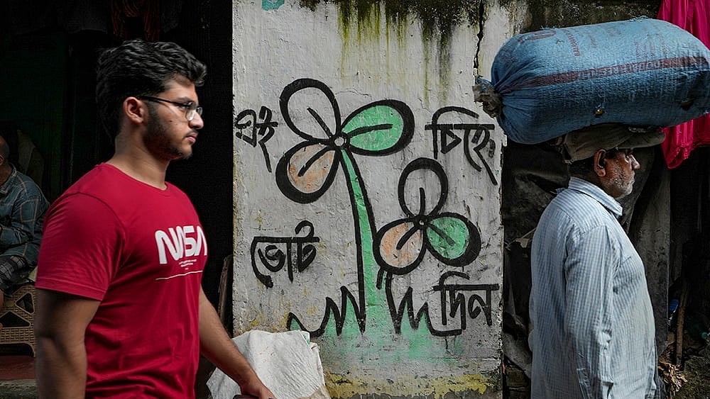 SC Fixes Time Frame For EC To Decide Dispute Over TMC's Name, Election symbol - | Photo: PTI/Manvender Vashist Lav