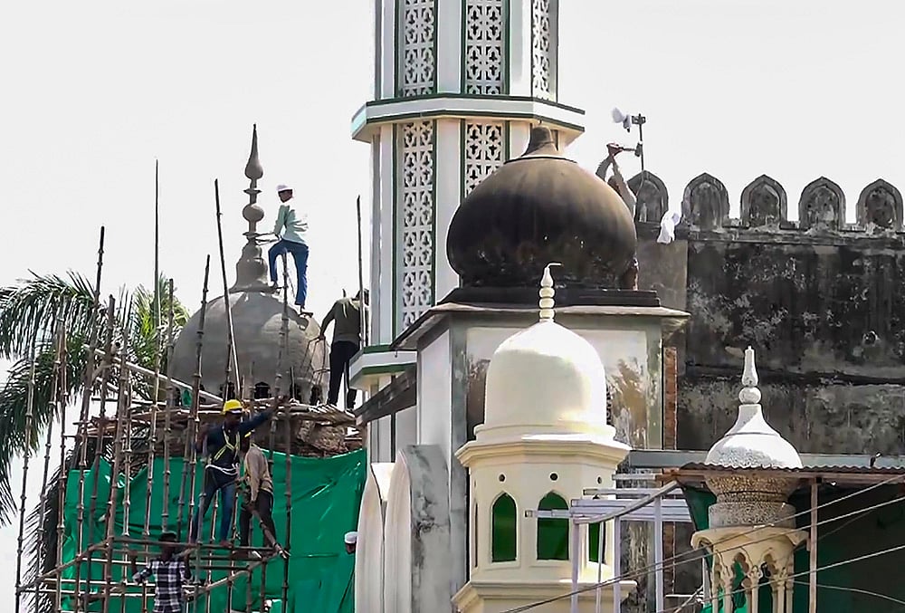 Ujjain Shahi mosque portion removal 