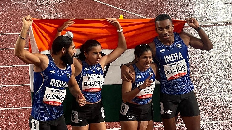 Gurindervir Singh, Sneha Shanuvali Sathyanarayana, Animesh Kujur, and Harita Bhadra after securing bronze medal in 4x100 mixed relay - | Photo: X/AFIIndia