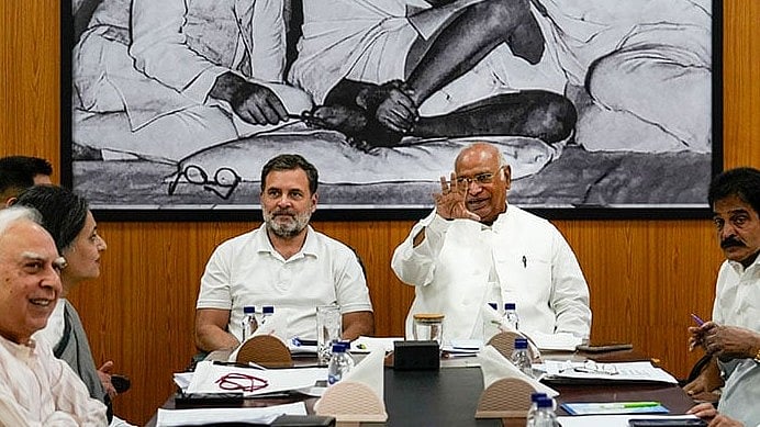 INDIA Bloc Announces Protests, Rallies Over Election Commission Row - | Photo: PTI/Salman Ali
