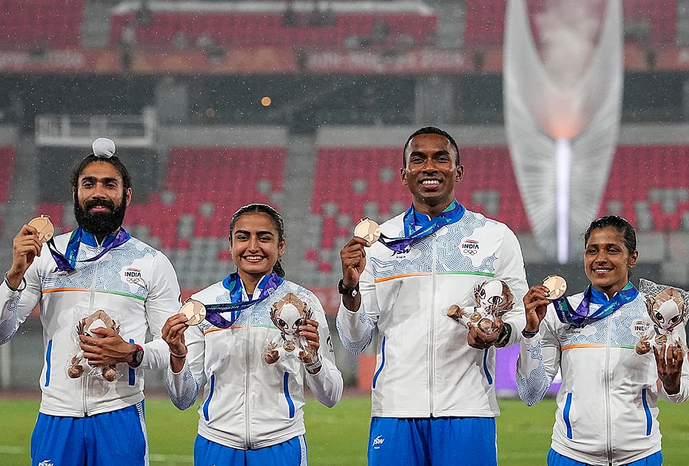India’s Gurindervir Singh, Animesh Kujur, Harita Bhadra and Sneha Sathyanarayana Shanuvalli pose for photographs after winning bronze medal in the 4 x 100 relay mixed final in the ongoing Asian Games 2026, in Nagoya, Japan, Tuesday, Sept. 29, 2026.  - | Photo: PTI/Arun Sharma