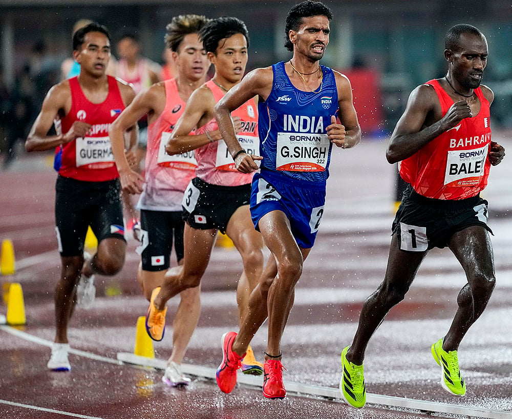 Gulveer Singh vs Birhanu Balew 5000m final race pic