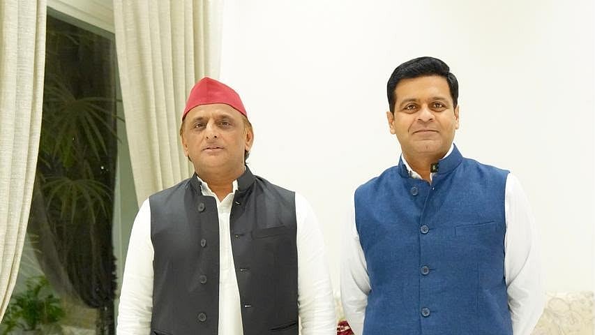 X | Dhanraj Nathwani  : Dhanraj Nathwani with Akhilesh Yadav (R-L)