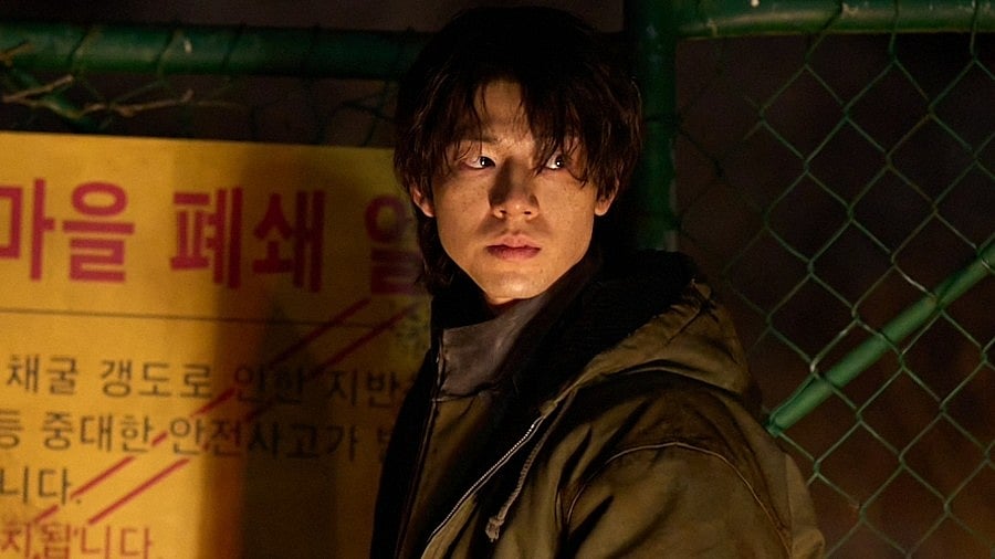Bae Hyeon Seong still from Paradise Lost - Soompi