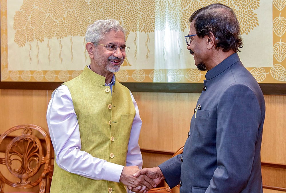 Jaishankar meets Sri Lankan delegation