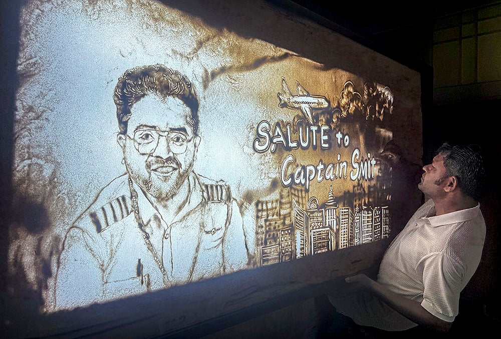 Sudarsan Pattnaik creates sand art of aptain Smit Machchaar