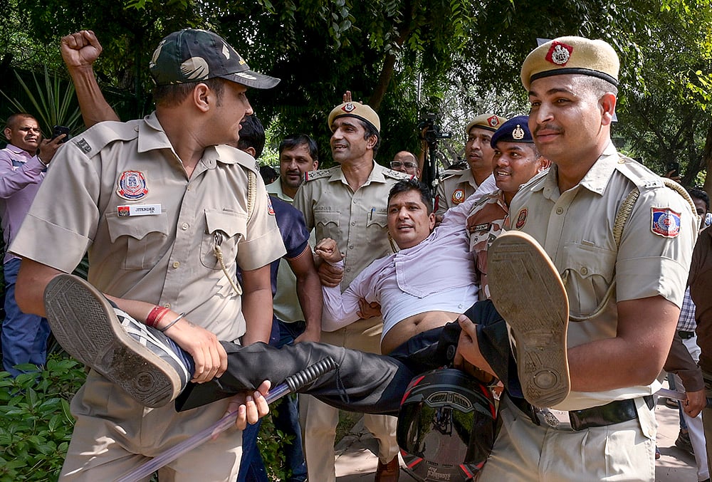 Delhi AAP President Saurabh Bhardwaj being detained by police 
