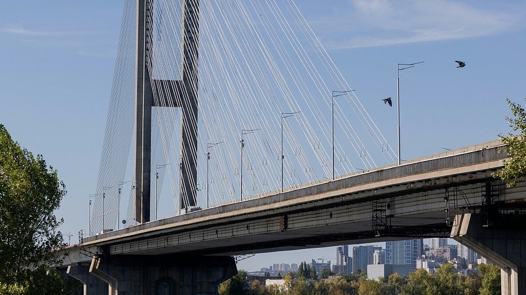 Russian drones hit Kyiv's Southern Bridge, forcing its closure, October 2, 2026 -  | Tetiana Dzhafarova / AFP