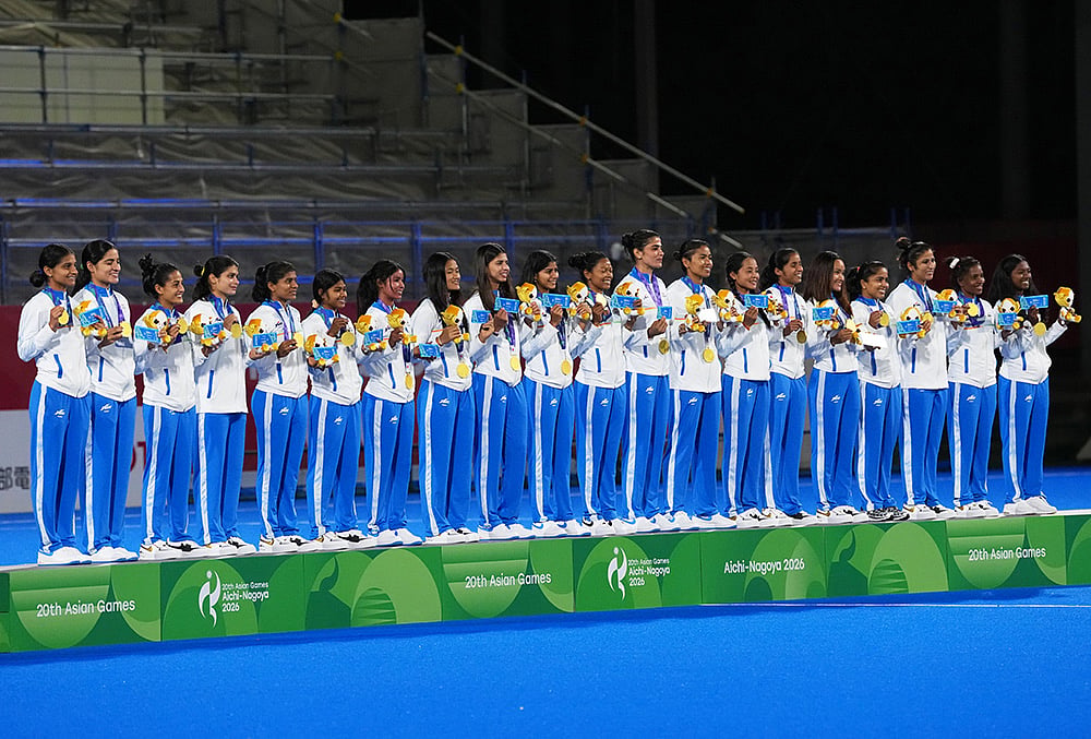 Indian women hockey team gold medal pictures