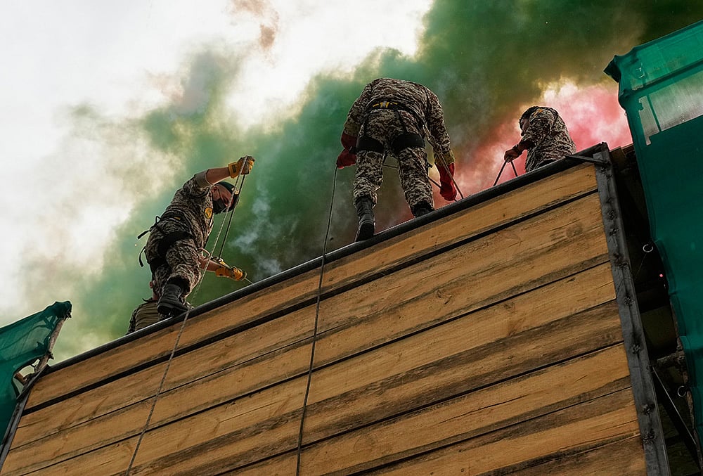 Iran prepares citizens for ground attack