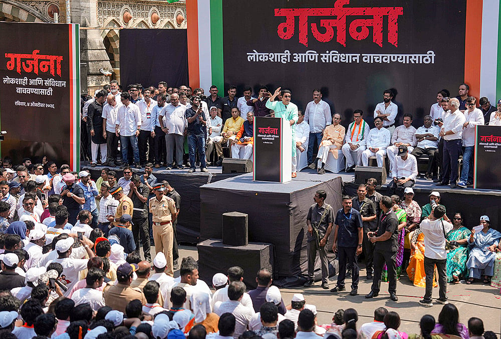 Virat Garjana Morcha in Mumbai MNS chief Raj Thackeray