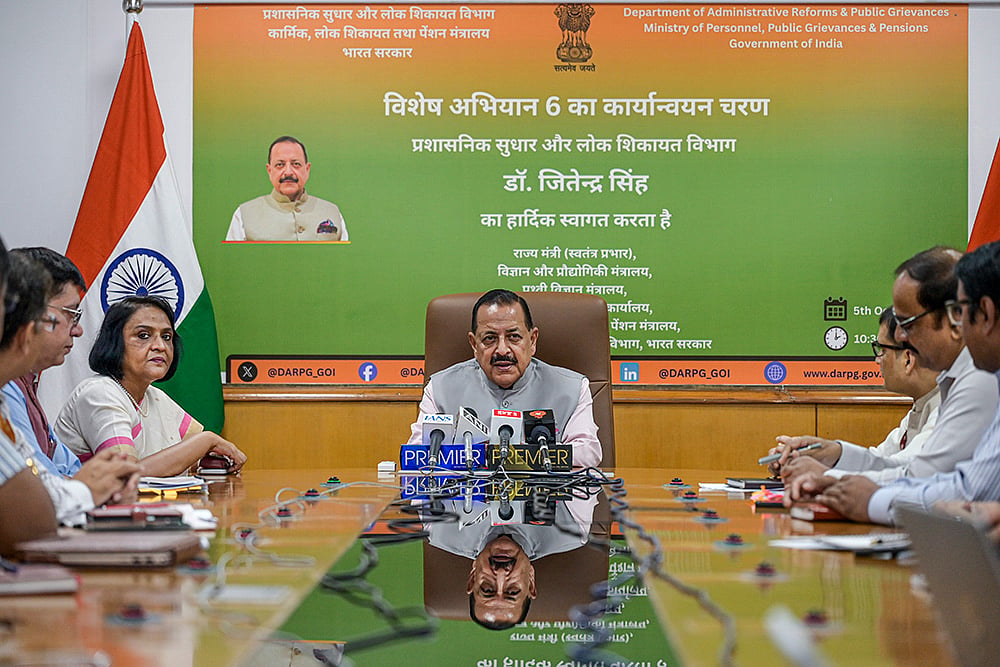 Union Minister of State Jitendra Singh reviews the Swachhata Hi Seva campaign at the Department of Administrative Reforms and Public Grievances (DARPG), at Sardar Patel Bhawan, in New Delhi.