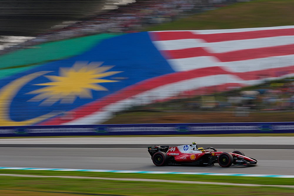 Lewis Hamilton Bahrain F1 GP in Malaysia Auto Racing