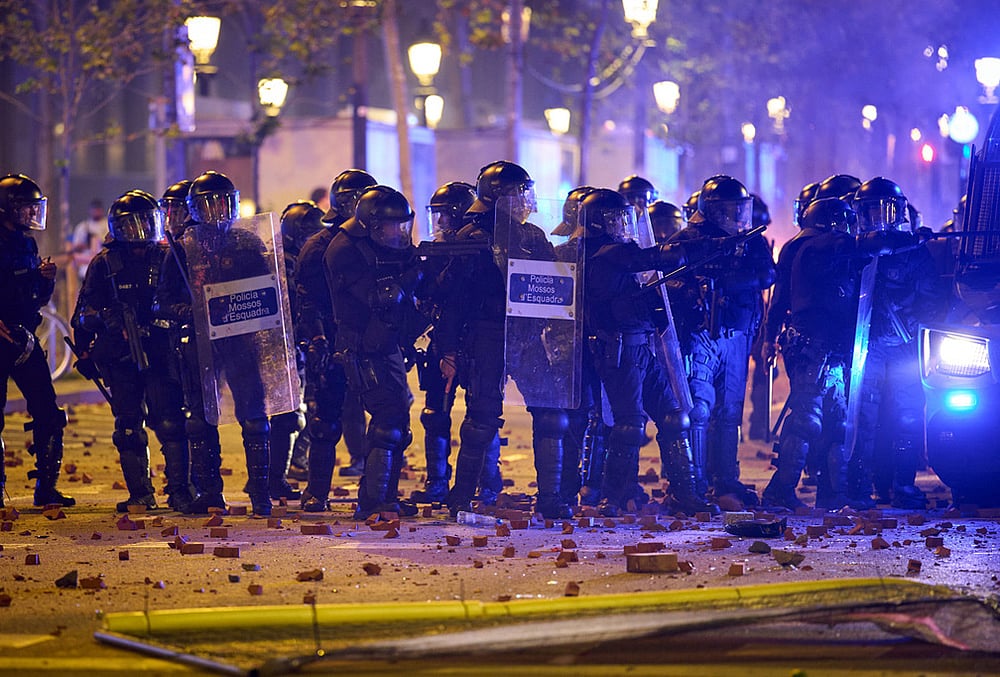 Barcelona clashes police