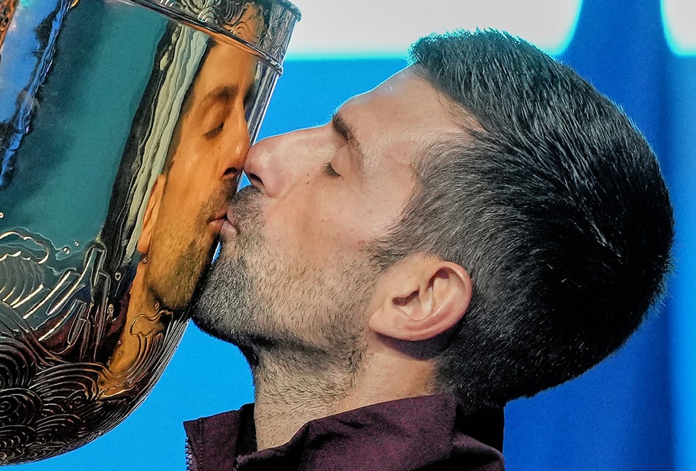 Novak Djokovic, of Serbia, kisses the trophy after winning the men's singles final match against Alex De Minaur, of Australia, at the China Open tennis tournament in Beijing, Tuesday, Oct. 6, 2026.  - | Photo: AP/Achmad Ibrahim