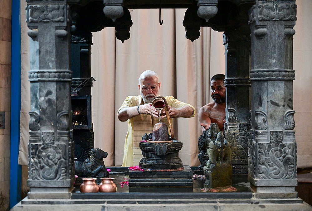 Modi at Sree Vinayaka Mandir in Delhis Sarojini Nagar