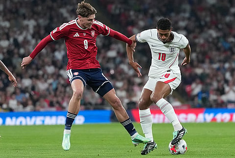 Czechia's Ryan Naderi, left, and Jude Bellingham fight for the ball during the UEFA Nations League soccer match between England and Czechia in London, Tuesday, Oct. 6, 2026. 
