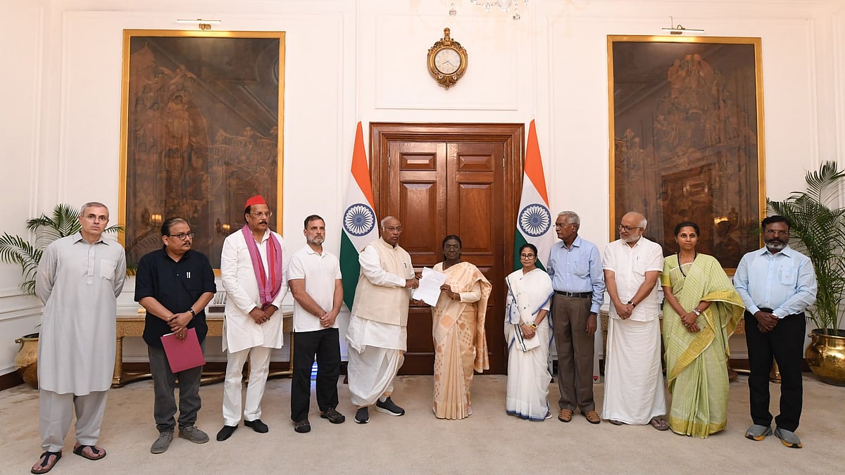 Rahul Gandhi Led INDIA Bloc Meets Prez Murmu, Seeks CEC’s Removal Over ‘Vote Chori’ - AICC