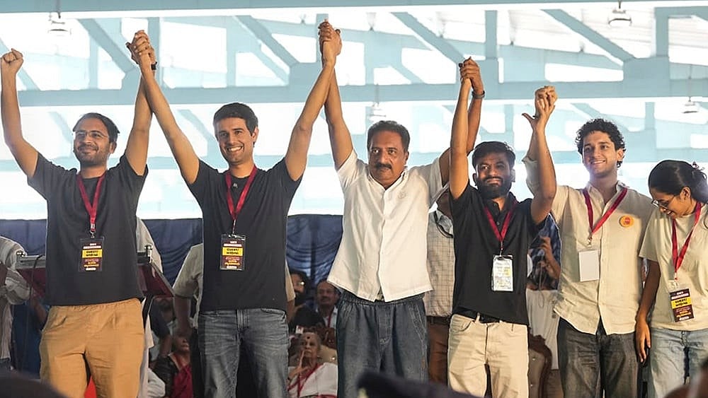 Cockroach Janta Party (CJP) founder Abhijeet Dipke, YouTuber Dhruv Rathee, actor-activist Prakash Raj, and others hold hands during a protest against CEC Gyanesh Kumar over the Special Intensive Revision (SIR) of electoral rolls, in Bengaluru, Thursday, Oct. 8, 2026
 - | Photo: PTI/Shailendra Bhojak
