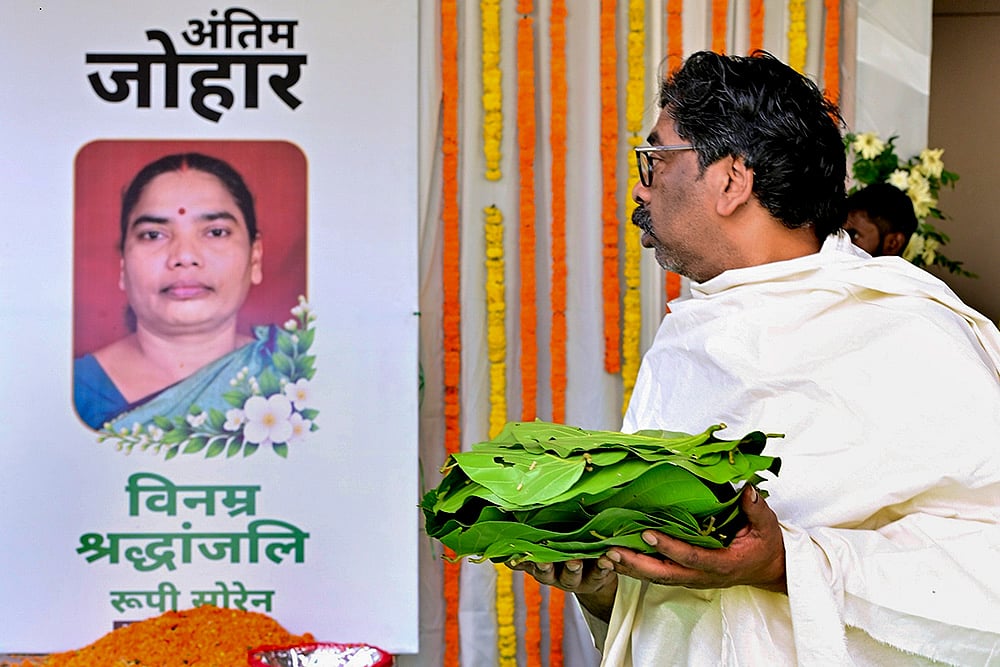 CM Hemant Soren performs rituals in Ramgarh