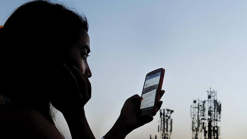 Delhi Suspends Mobile Internet Near Jantar Mantar Till Saturday 10 PM - File Photo 