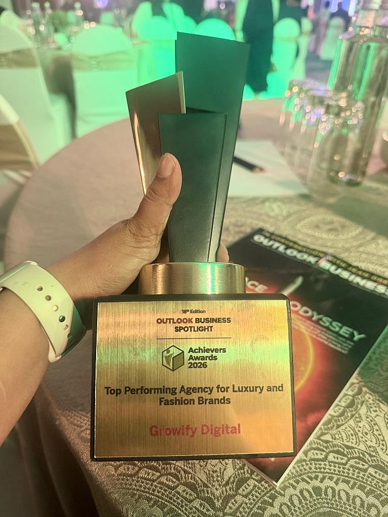 Growify Digital Outlook Business award trophy