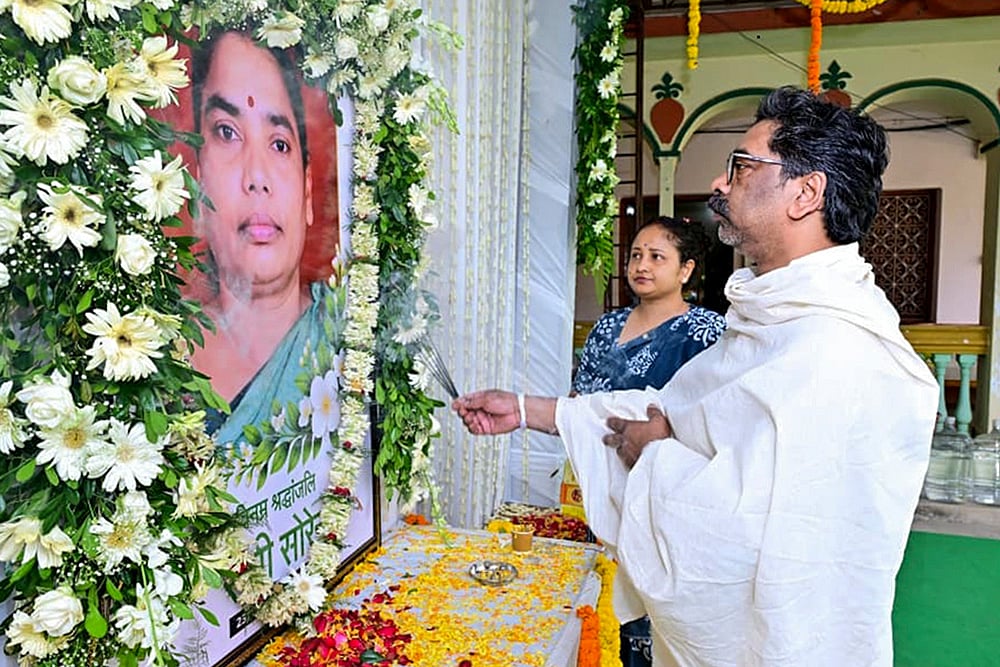 Hemant Soren performs rituals
