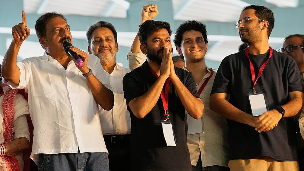 | Photo: AP/Aijaz Rahi
