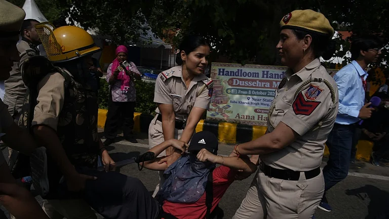 Detentions at Kharak singh marg and Outer circle. - Photo Credits: Vikram