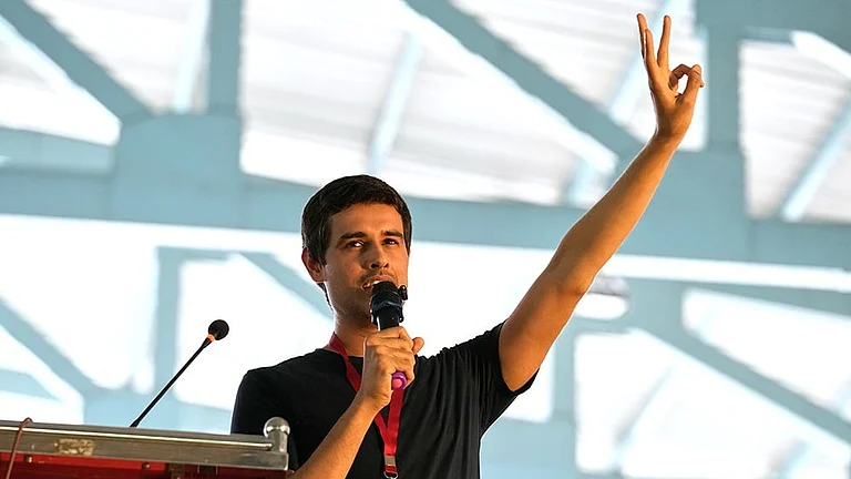 Indian influencer and activist Dhruv Rathee speaks during a protest gathering demanding the resignation of the country's election chief Gyanesh Kumar, in Bengaluru, India, Thursday, Oct. 8, 2026. - | Photo: AP/Aijaz Rahi