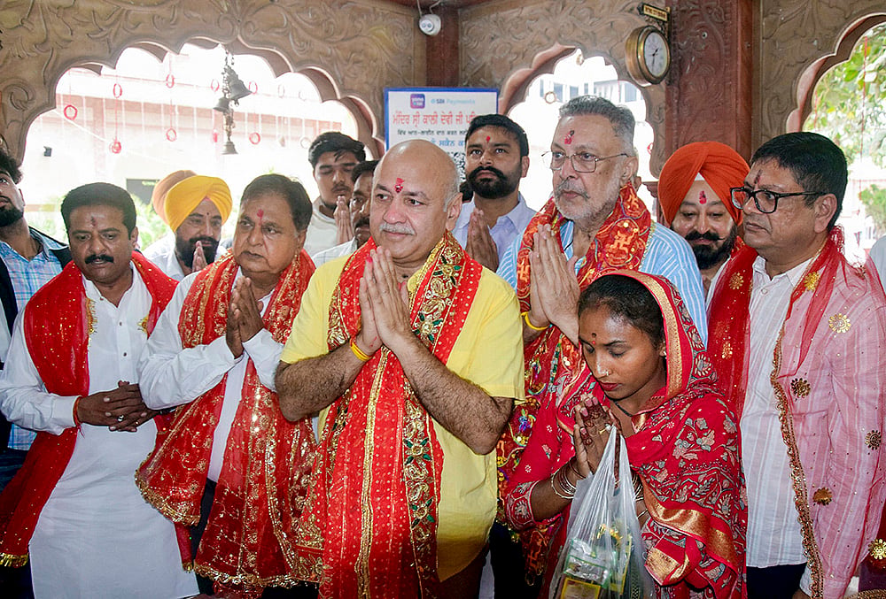 Manish Sisodia at Shri Kali Mata Temple