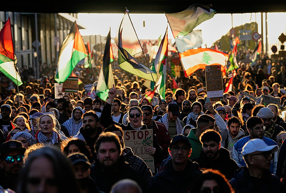 people protesting in Berlin against Israel
