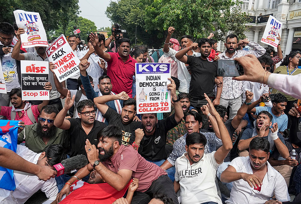 Activists of various student bodies shout slogans, at the Connaught Place area, amid continued demonstration calls by the Cockroach Janta Party (CJP) demanding the resignation of Chief Election Commissioner (CEC) Gyanesh Kumar, in New Delhi, Sunday, Oct. 11, 2026. 
 - | Photo: PTI/Salman Ali