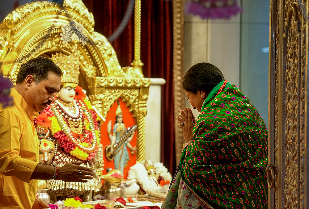 Navratri festival Rekha Gupta offers prayers 