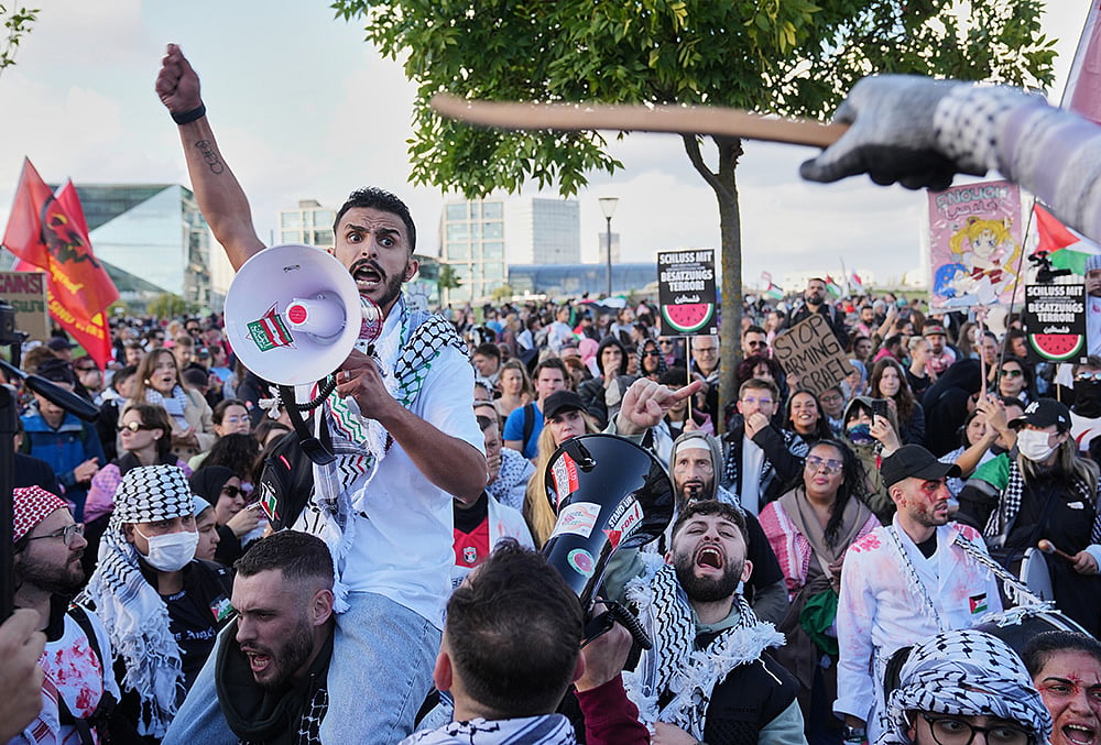 Rally against Germanys support for Israel photos