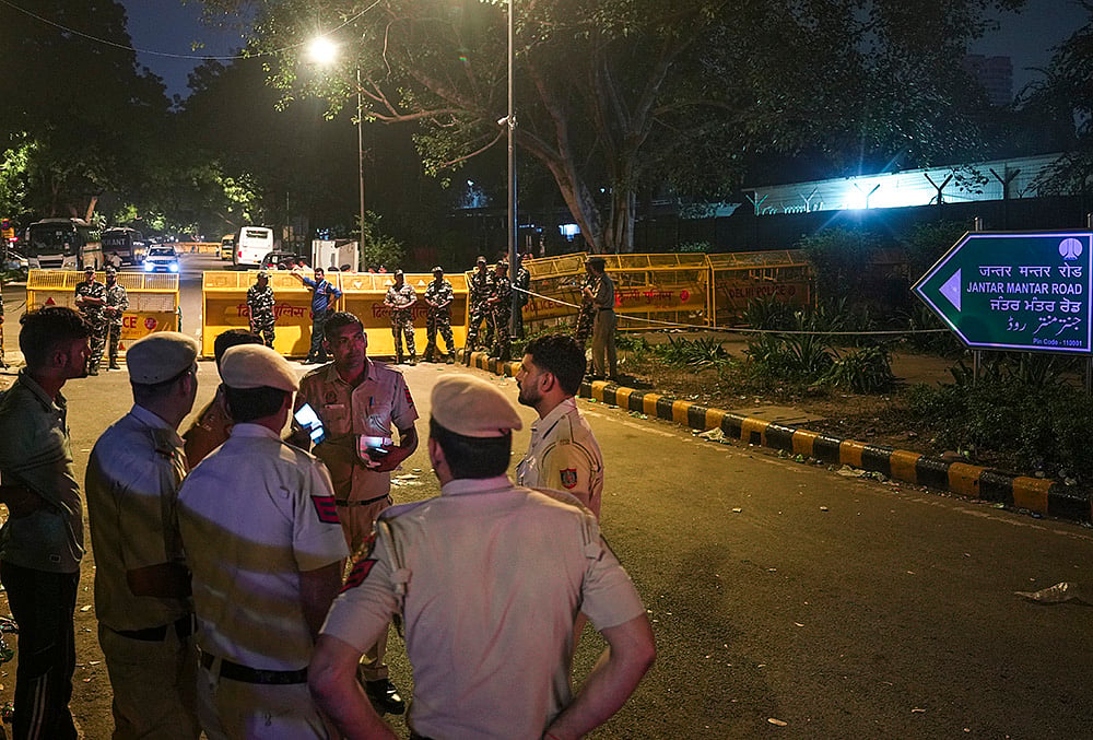 Delhi Police crackdown on CJP protesters