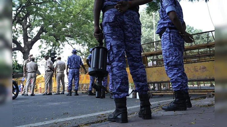 Security personnel at protest site - Outlook| Tribhuvan Tiwari