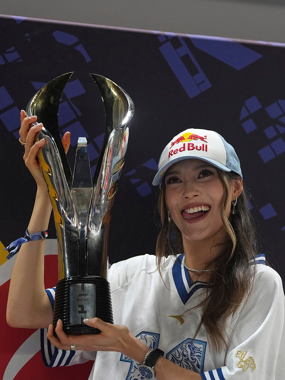 F1 Singapore Grand Prix auto racing highlights-Freestyle skier and model Eileen Gu