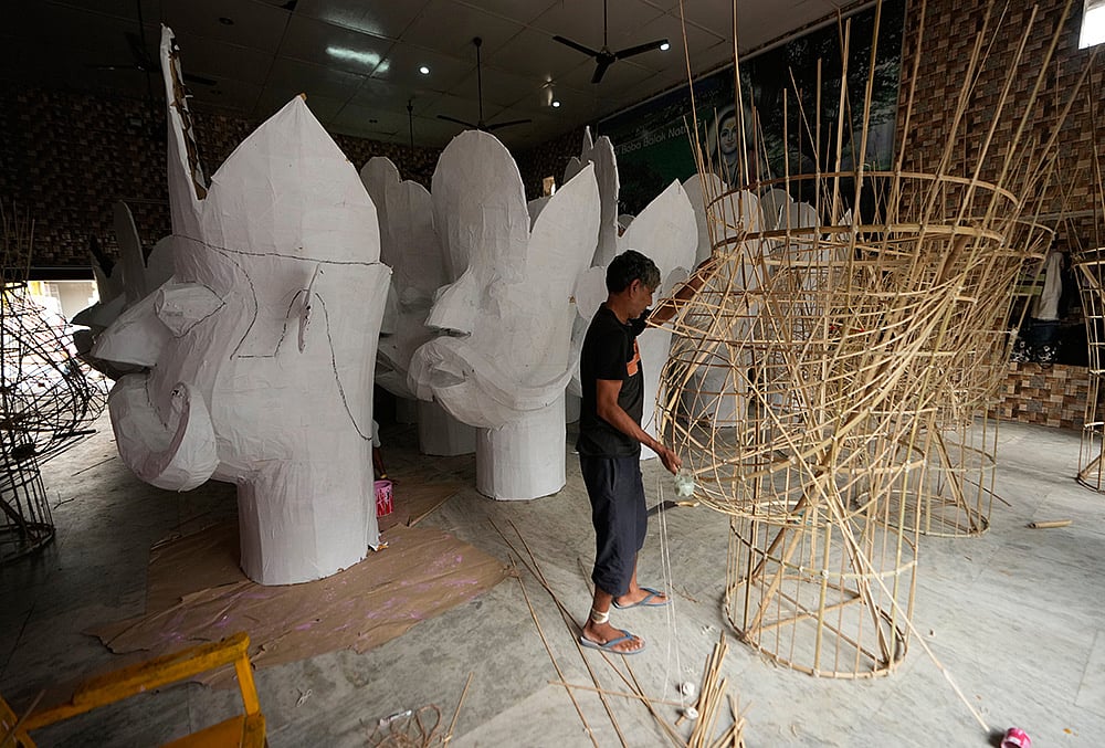 ravan statue making
