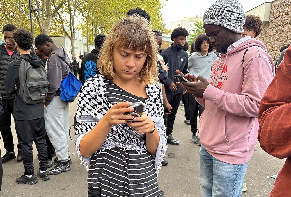 | Photo: AP/John Leicester : Activist Greta Thunberg atends a gathering in front of the Paul Eluard high school during a protest against under-resourced schools in Saint-Denis, outside Paris, Tuesday Oct. 13, 2026. 