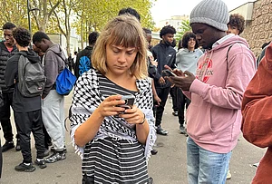 | Photo: AP/John Leicester : Activist Greta Thunberg atends a gathering in front of the Paul Eluard high school during a protest against under-resourced schools in Saint-Denis, outside Paris, Tuesday Oct. 13, 2026.