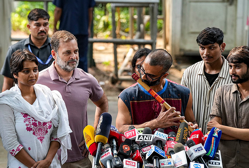 Rahul Gandhi meets student protesters in Delhi