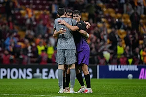 | Photo: AP/Khalil Hamra : Barcelona's players celebrate at the end of the Champions League opening phase soccer match between Galatasaray and Barcelona in Istanbul, Turkey, Tuesday, Oct. 13, 2026.