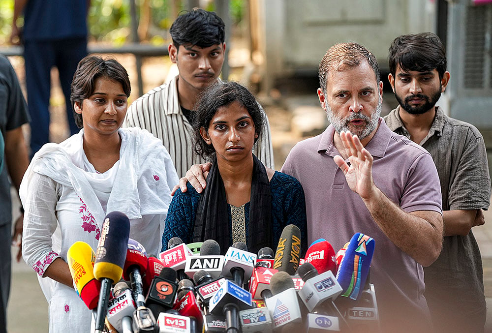 Rahul Gandhi injured protesters