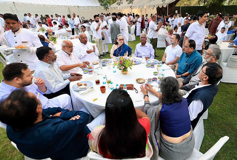 Rajya Sabha LoP and Congress President Mallikarjun Kharge, Lok Sabha LoP Rahul Gandhi, party leader Sonia Gandhi and others during a high tea organised for the INDIA bloc leaders at Rahul Gandhi’s residence, to discuss the strategy for joint protests against ‘vote chori’ (vote theft) and to press for Chief Election Commissioner Gyanesh Kumar's resignation, in New Delhi. 
 - | Photo: AICC via PTI 