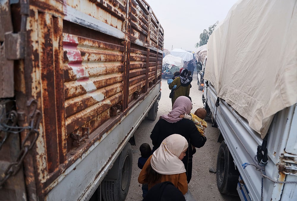 Syrian civilians return home, Syria humanitarian crisis