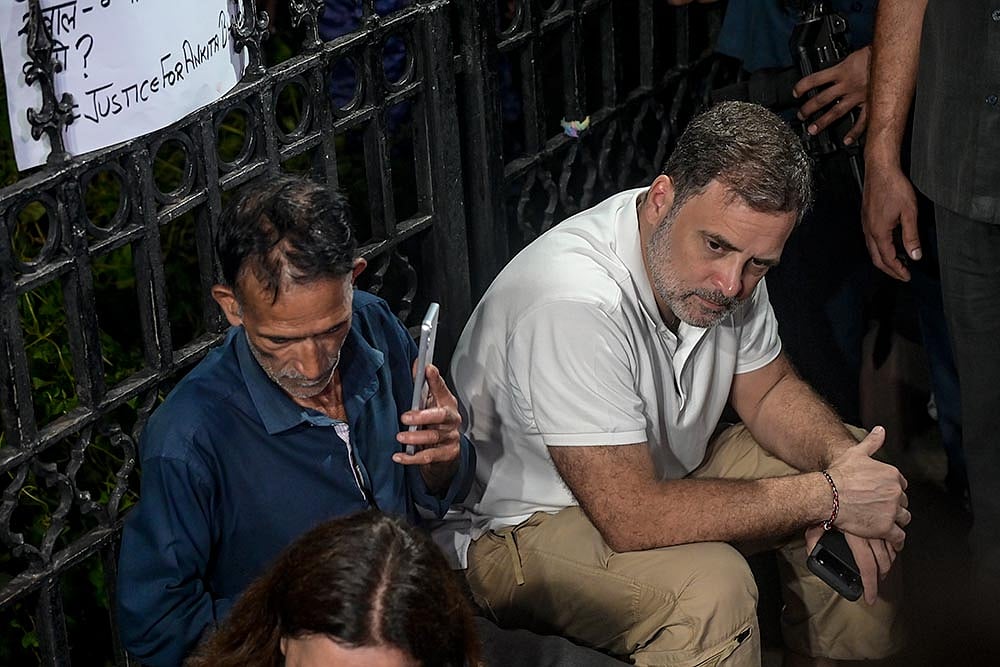 Priyanka and Rahul Gandhi join protest of Ankita Bhandaris parents